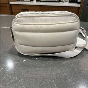 Lululemon Wunder Puff Crossbody Camera Bag 2l White